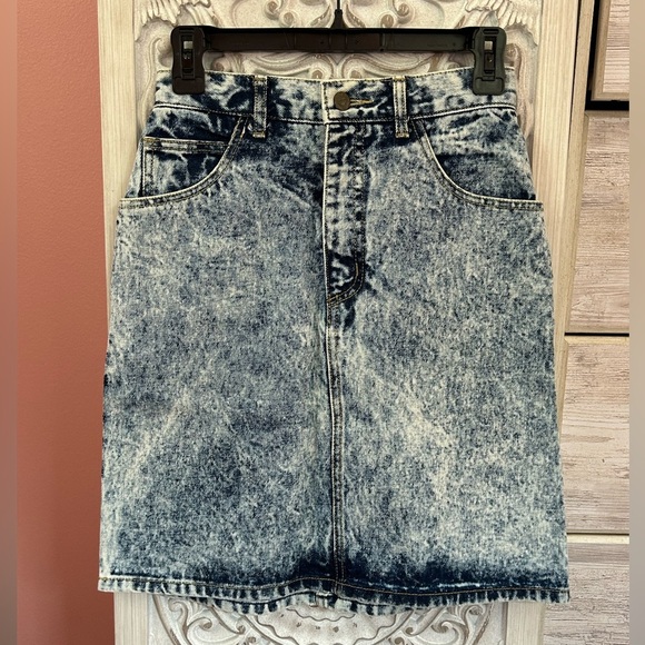 Guess by Marciano Dresses & Skirts - VTG 80s Guess by Georges Marciano high waisted acid wash denim denim skirt 28